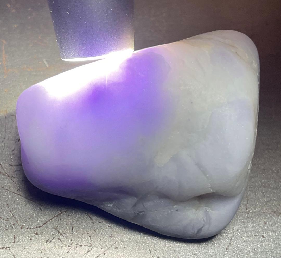 年始 ［白地に鮮やかなラベンダー色 海石］妖精ラベンダー翡翠海石26g