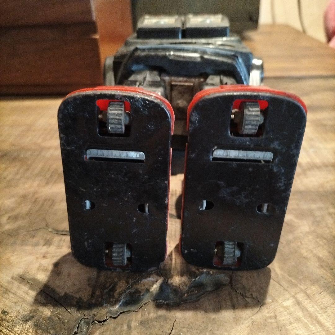 ロボット　ブリキ