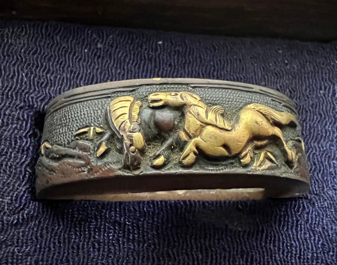 刀装具 縁頭 目貫 群馬象嵌 馬紋様 銅地 金 剣刀装具 日本刀 鐔 骨董品