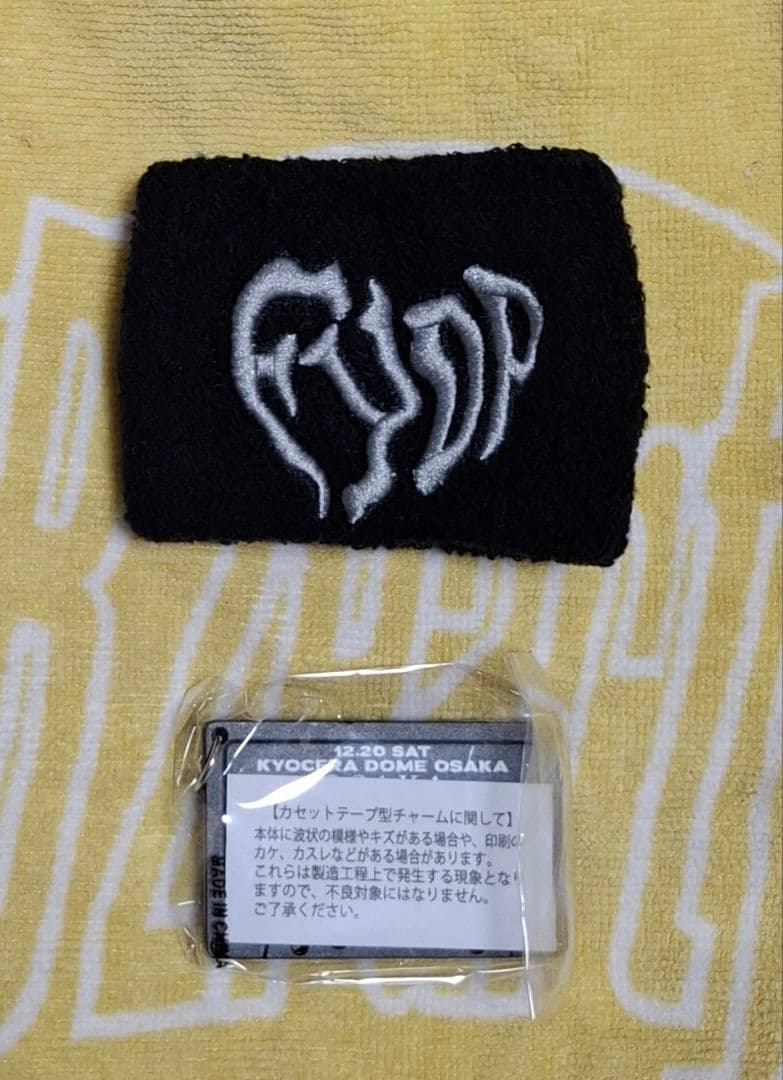 B'z FYOP 12/20 カセットチャーム リストバンド - メルカリ