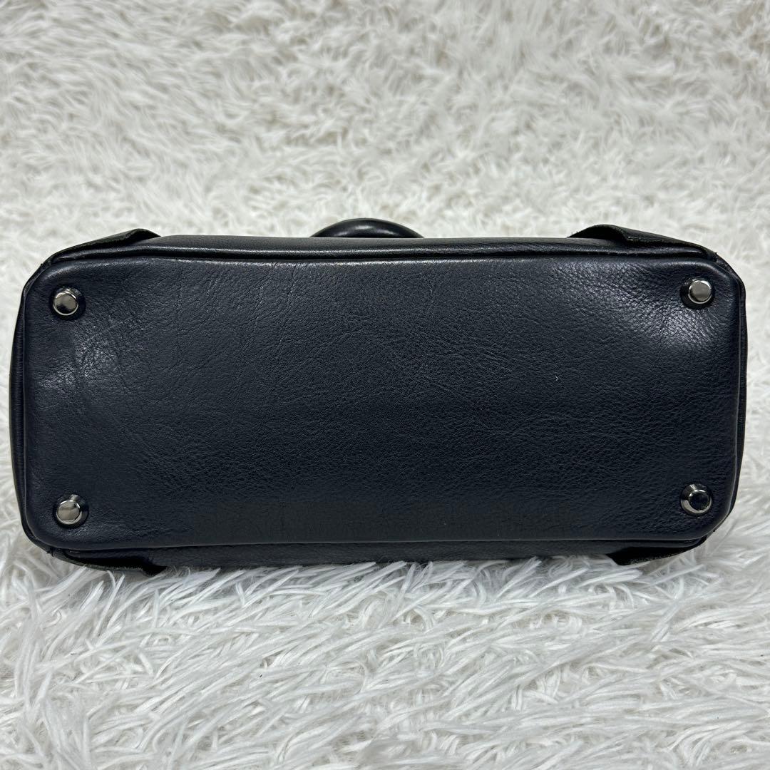 【ヴィヴィアンウエストウッド】ヌーロック オーブ ハンドバッグ スタッズ レザー