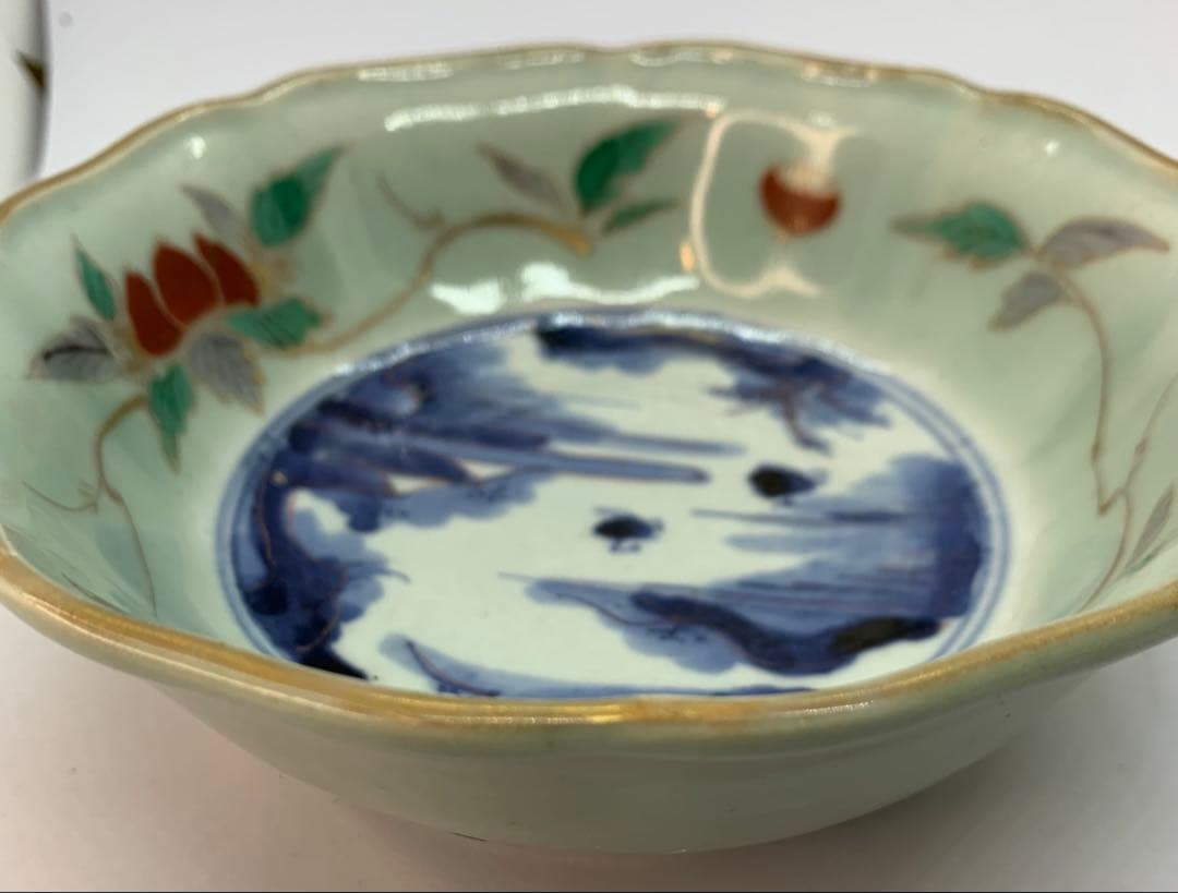 古伊万里焼の青磁色絵 山水栗文 輪花鉢 美術品・アンティーク