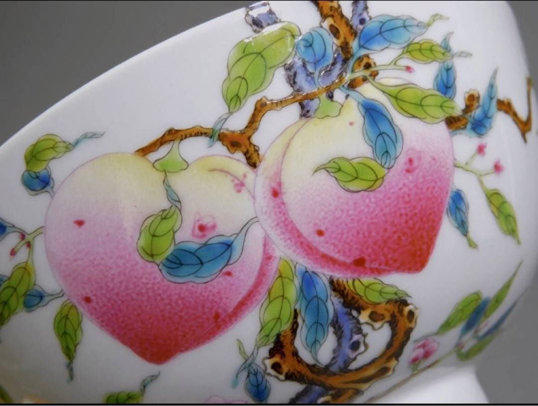 大清雍正年製 白釉粉彩福寿桃紋茶碗美品古董 高さ約6.6cm 幅　約14.1cm