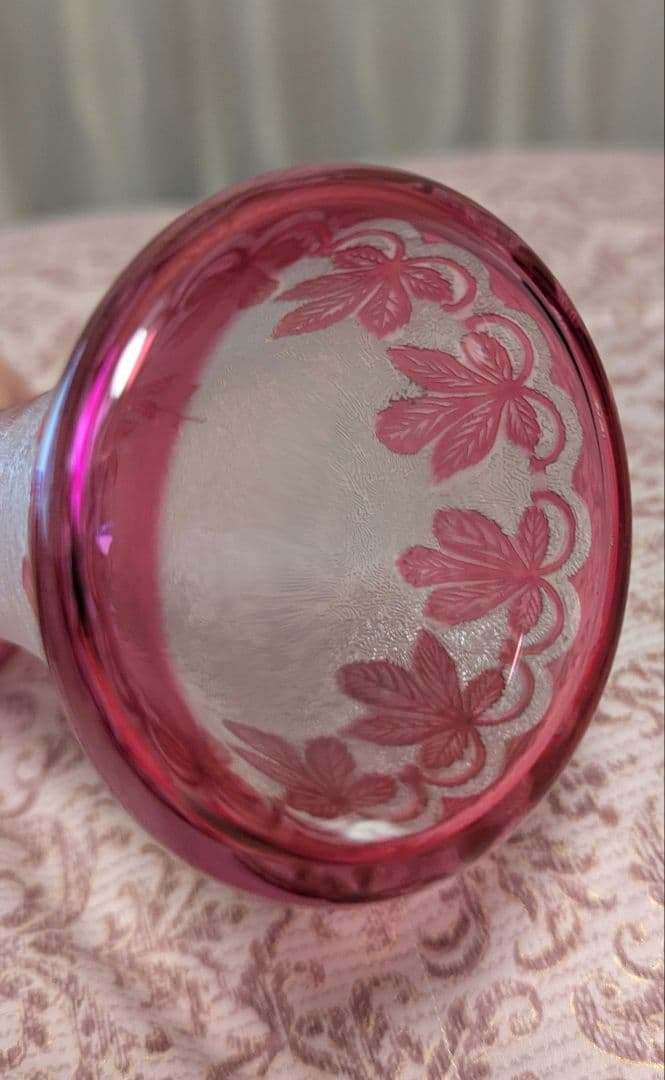 バカラピンクカメオ花紋花瓶フラワーベース