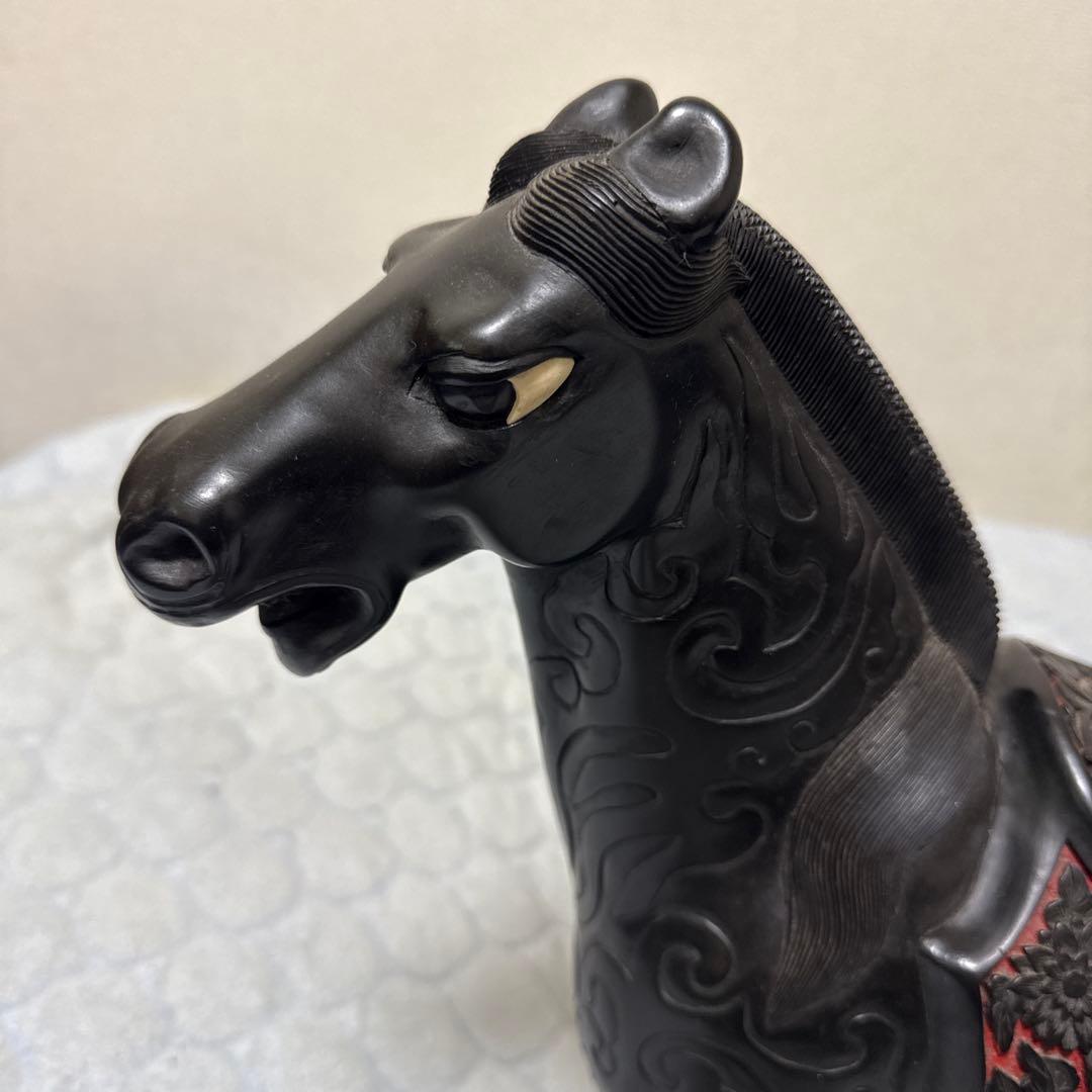 美品!堆朱堆黑馬細密彫刻縁起物置物唐物漆芸中国美術時代物
