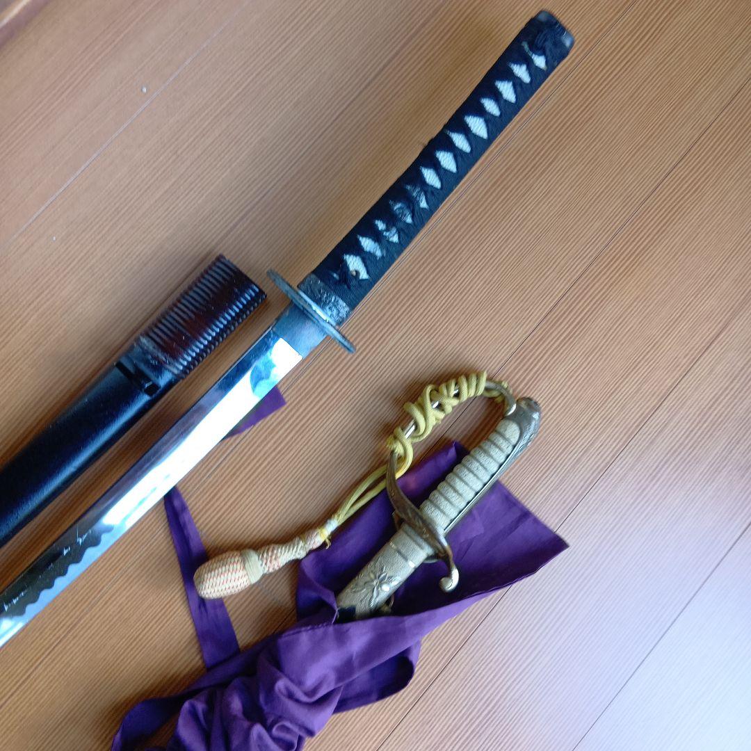 模造刀2口セット１口は居合刀1口は旧海軍儀礼刀.指揮用サーベル型模造刀