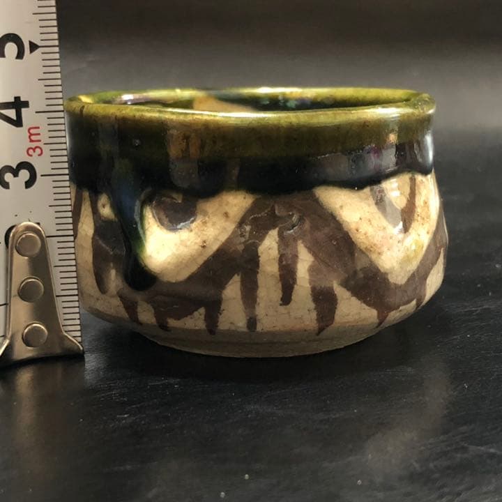 遺品整理◼️蔵から可愛らしい織部焼？と思われるお猪口、ぐい呑みが出