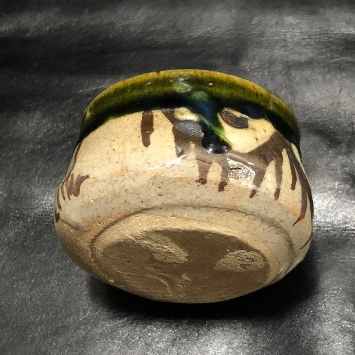 遺品整理◼️蔵から可愛らしい織部焼？と思われるお猪口、ぐい呑みが出