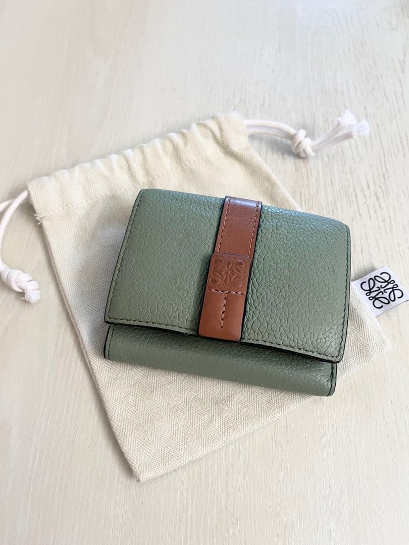LOEWE ロエベ グリーンレザー三つ折り財布 緑財布 可愛い