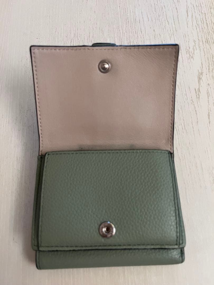 LOEWE ロエベ グリーンレザー三つ折り財布 緑財布 可愛い