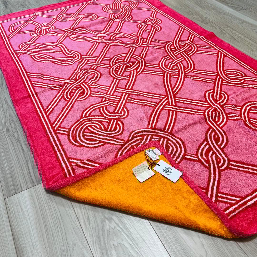 新品】HERMESエルメス ビーチタオル ラグ マット ピンク 結の通販はau