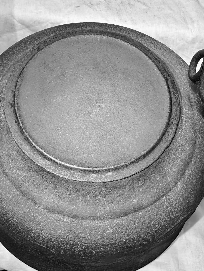 鋳鉄製 鉄瓶 刻印あり・竹と鳥柄 南部鉄器 鉄瓶 | 南部鉄器の