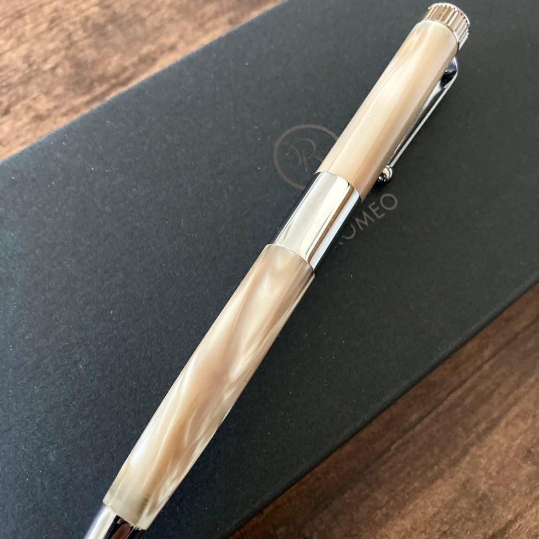 ロメオ no.3 ボールペン イタリアンベージュ 細軸 - メルカリ
