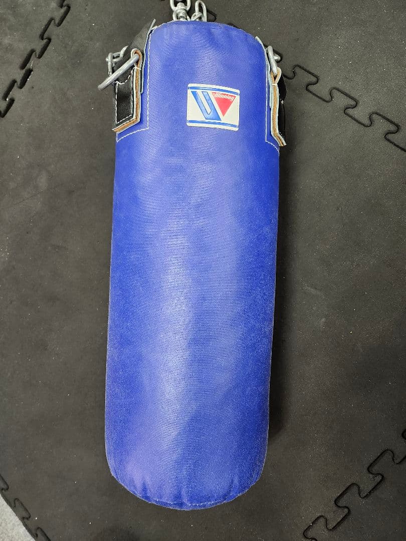 winningウィニング製 青いサンドバッグ チェーン付き