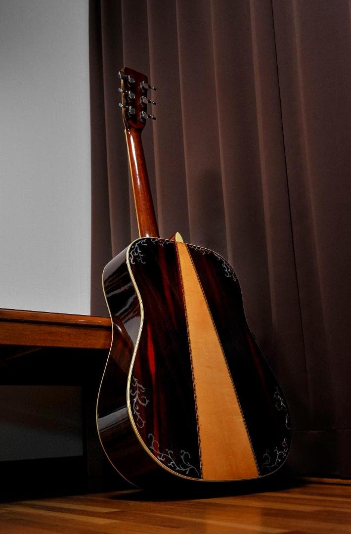 ☆MORRIS Wシリーズの華やかな場面で演出を高める【彫刻装飾ギター】