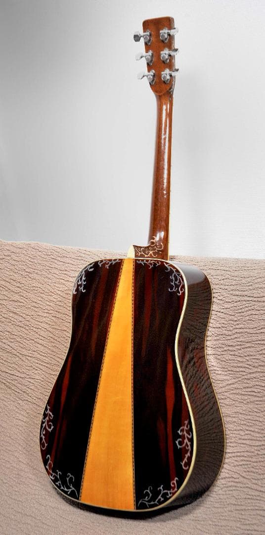 ☆MORRIS Wシリーズの華やかな場面で演出を高める【彫刻装飾ギター】