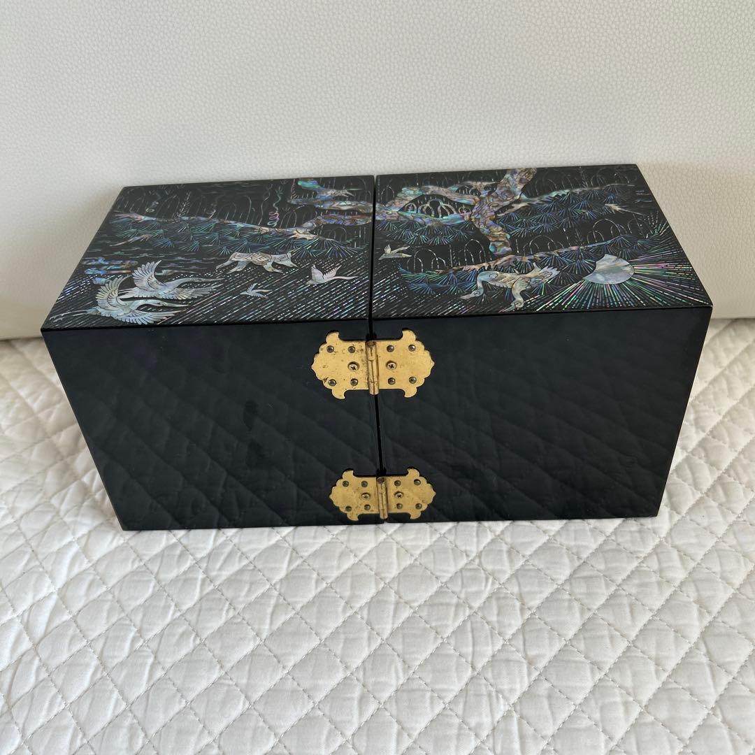漆器の鶴デザイン収納ボックス