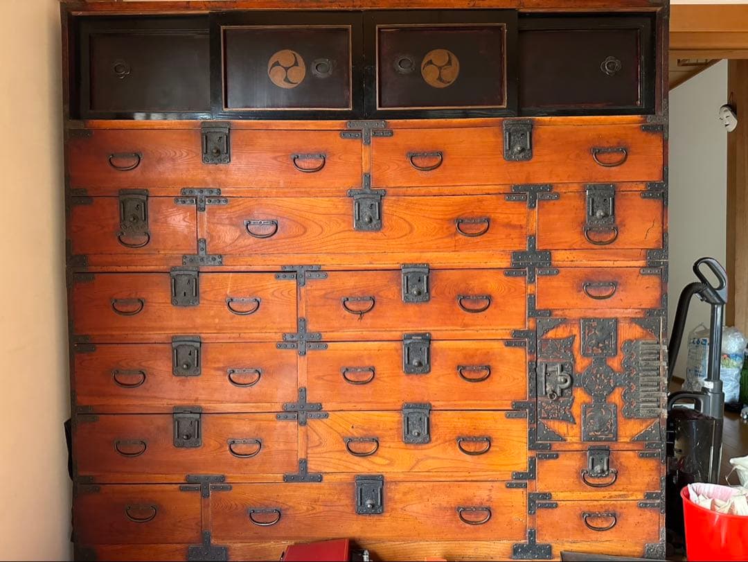 O*z様 伝統的な木製箪笥 引き出し付き