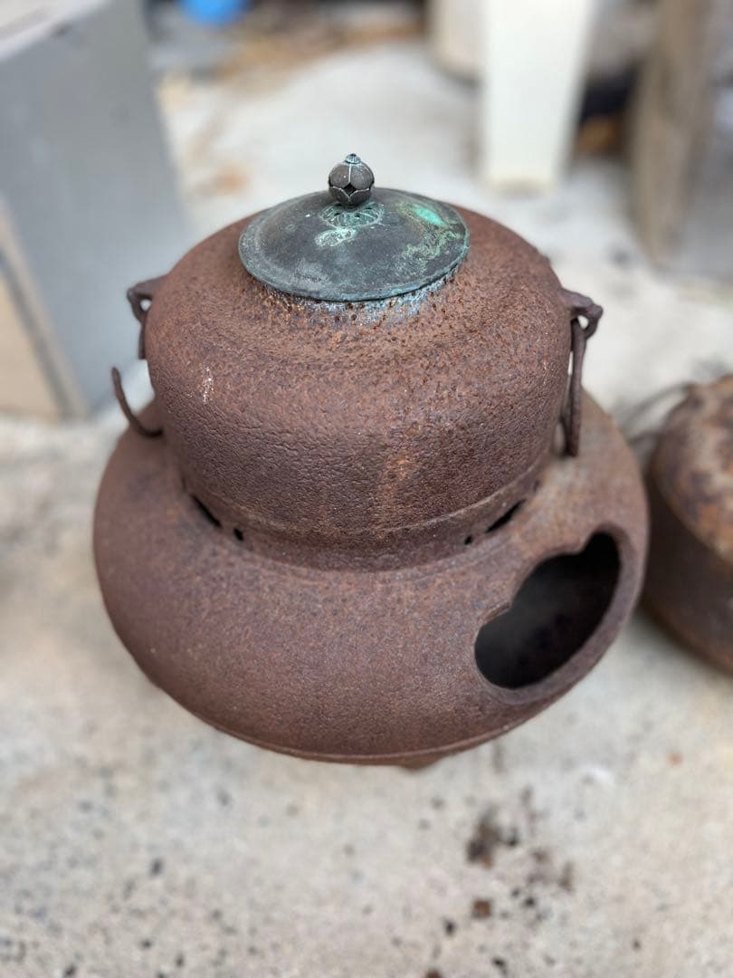 鉄製 茶釜 取っ手付き 錆びています - メルカリ