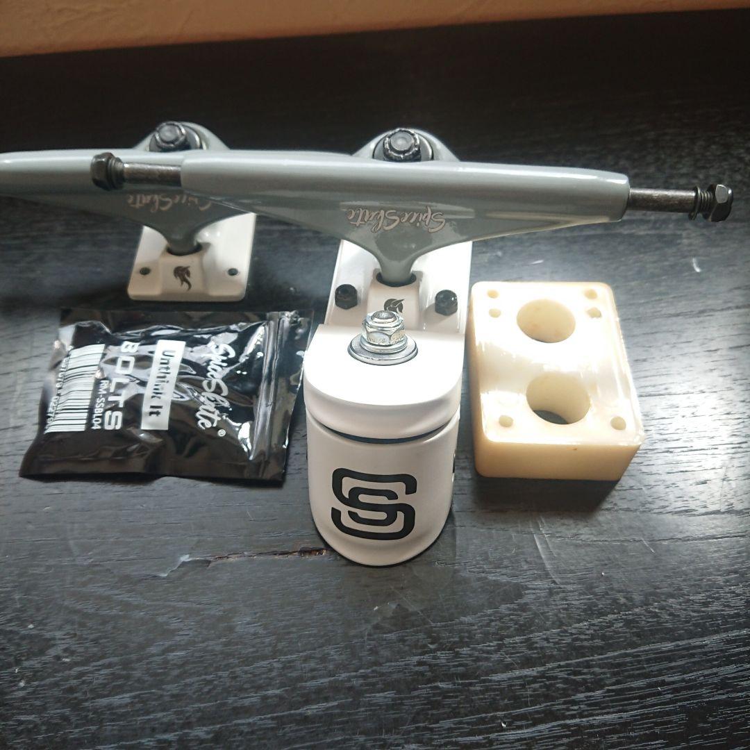 サーフスケートトラック