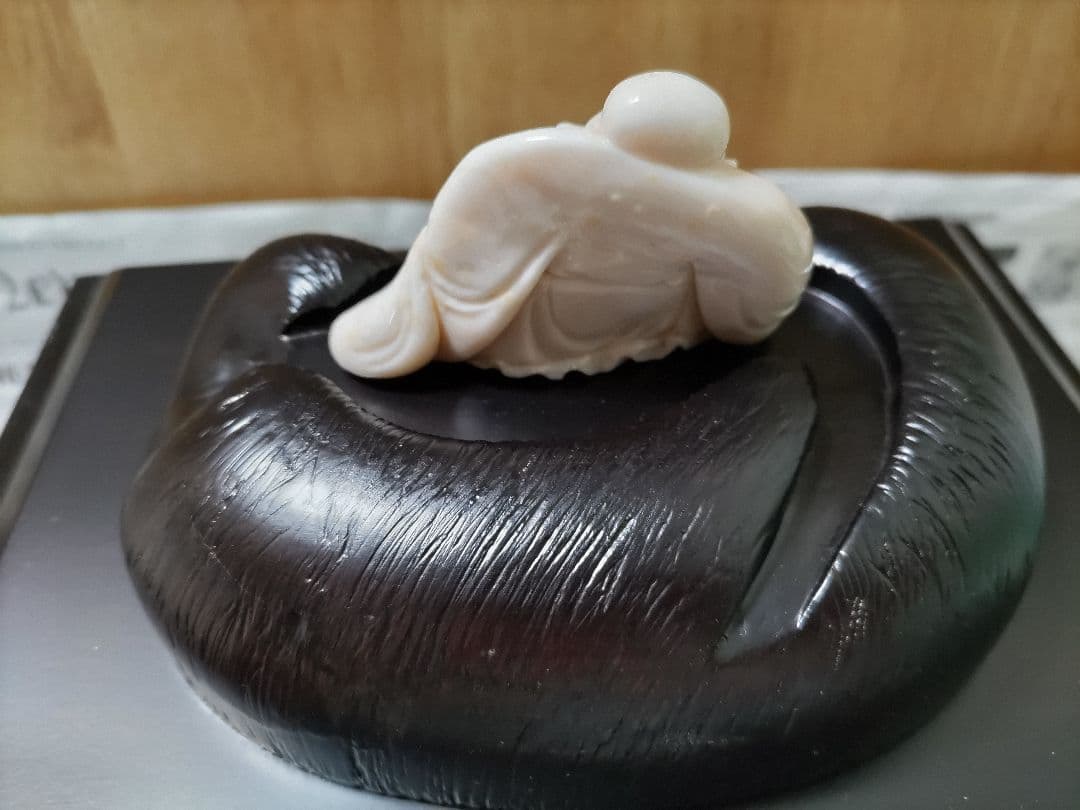 送料込 天然サンゴ 宝石白珊瑚 布袋尊 鑑別保証書 洪順利 作品証明書付