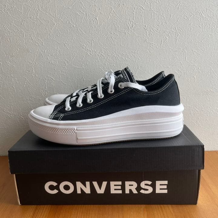 1950年代ヴィンテージ手描きの瞳やまつ毛が美しく存在感がある眠り猫