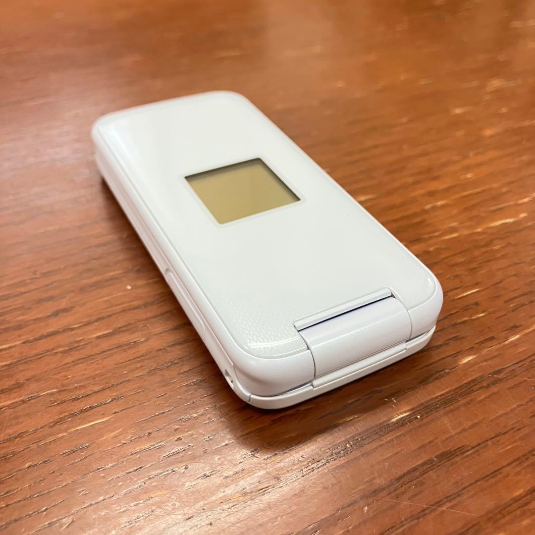 白色 ドコモ F-01M(8G)らくらくホン FUJITSU 利用制限〇