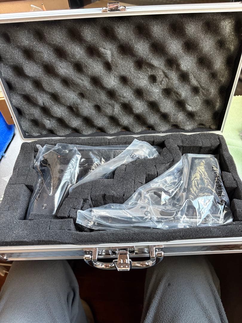 ガスガン ブラック マガジン付き