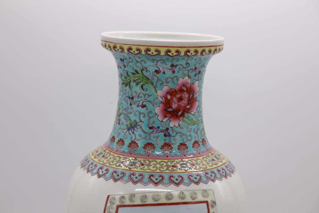 中国　大清乾隆年製銘　粉彩人物紋大瓶　送料込み0229