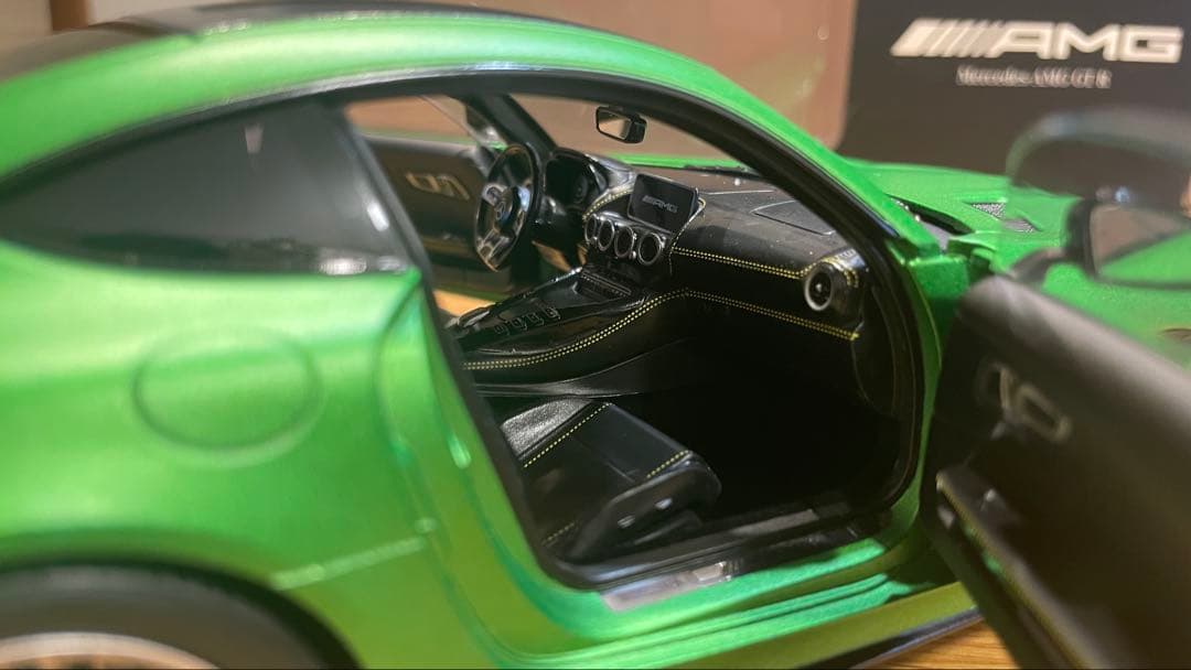【希少】Mercedes-AMG GTR 1/18 AMG マットグリーン正規品