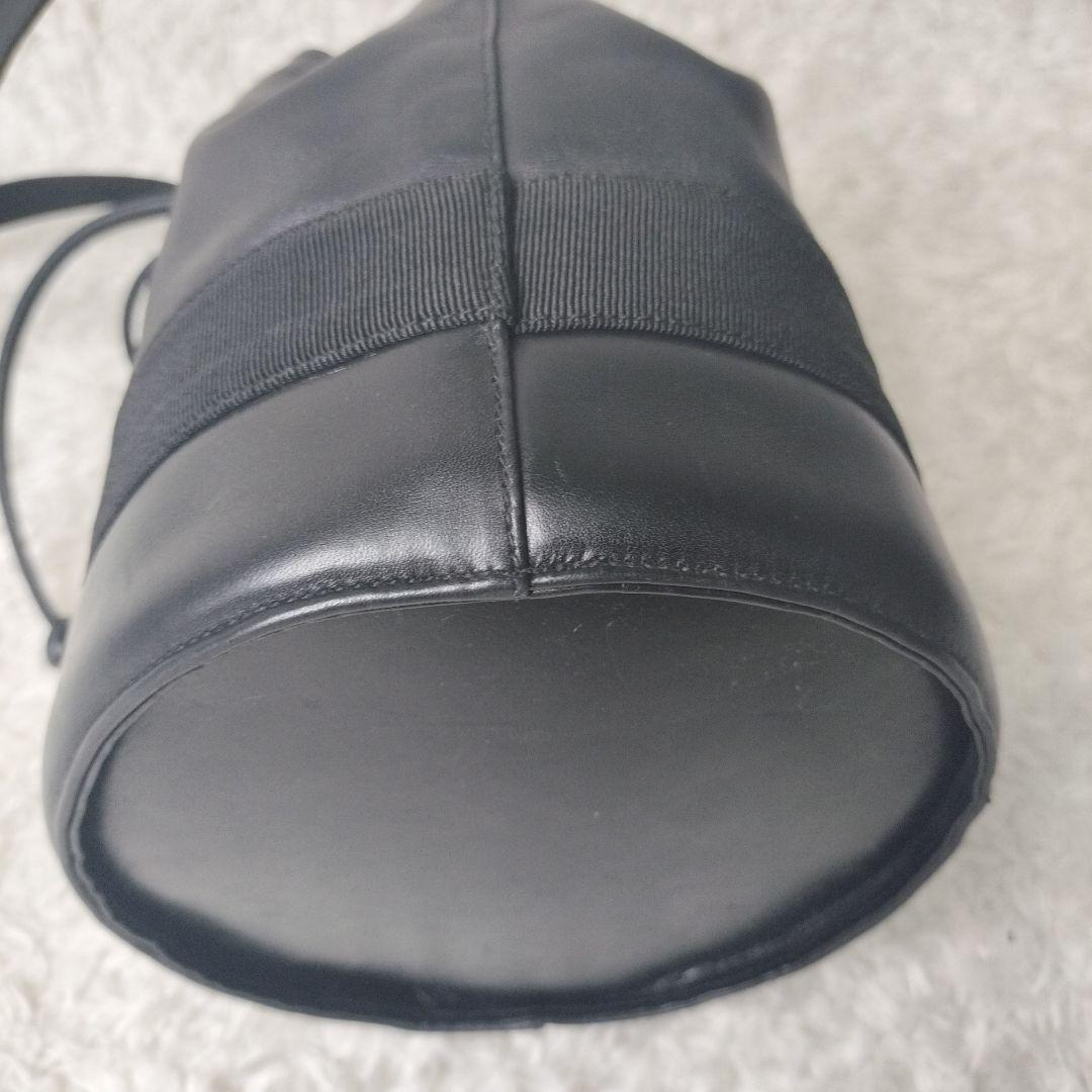 美品✨フェラガモ 巾着 ショルダーバッグ ヴァラ ガンチーニ ブラック