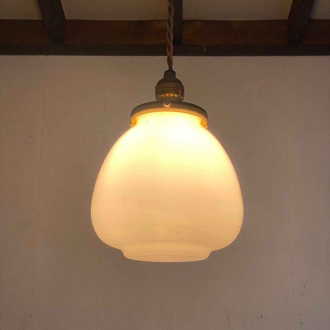 ペンダントランプ　ガラスシェード　ホワイトガラス　照明　ヴィンテージ