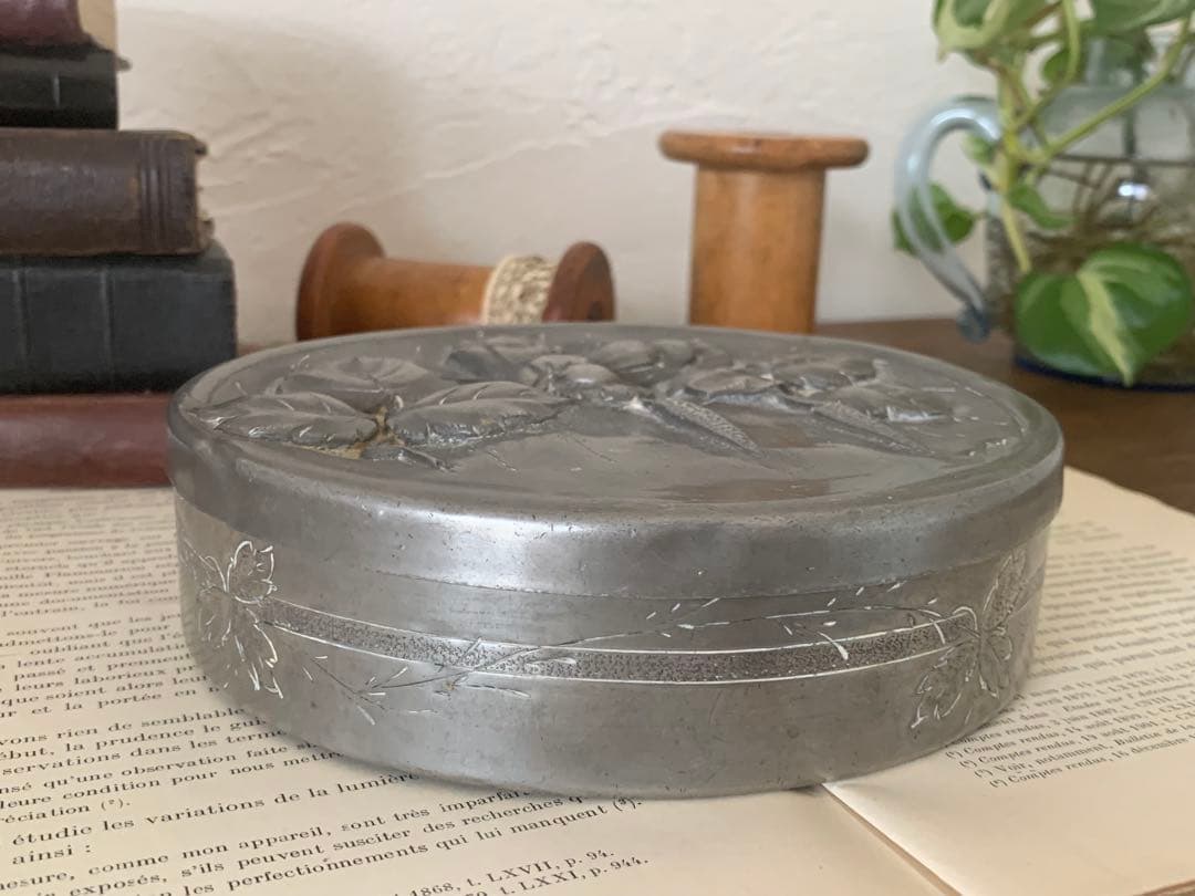フランスアンティーク ピューター 小物入れ エンボス加工 蚤の市