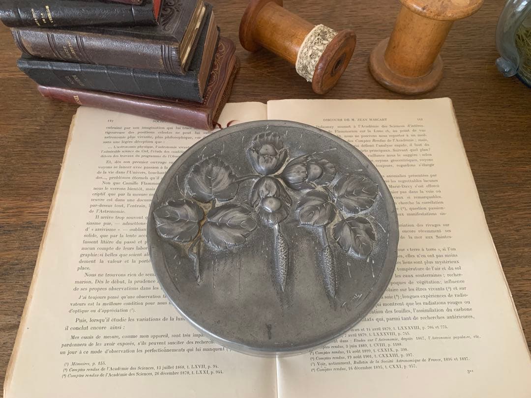 フランスアンティーク ピューター 小物入れ エンボス加工 蚤の市