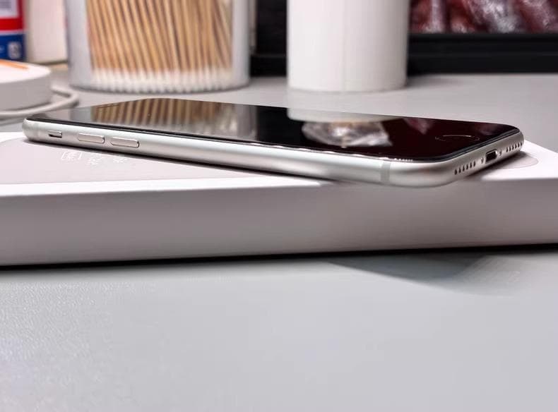 中古品／超美品】iPhone SE3 128GB｜SIMフリー｜ホワイトモデル iPhone