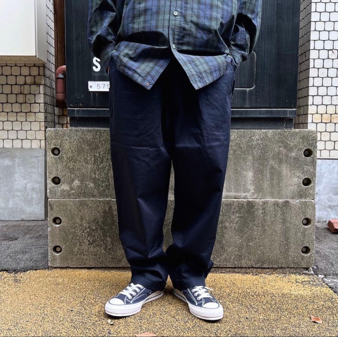 brochure 1p chino navy