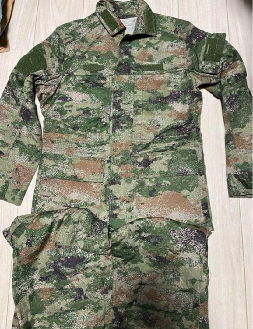 国内最安値 実物中国軍最新型21式星空迷彩戦闘服上下フル