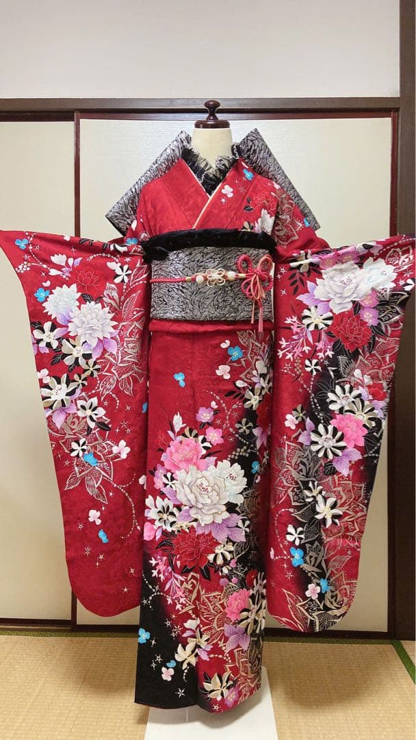 美品】赤い花柄振袖
