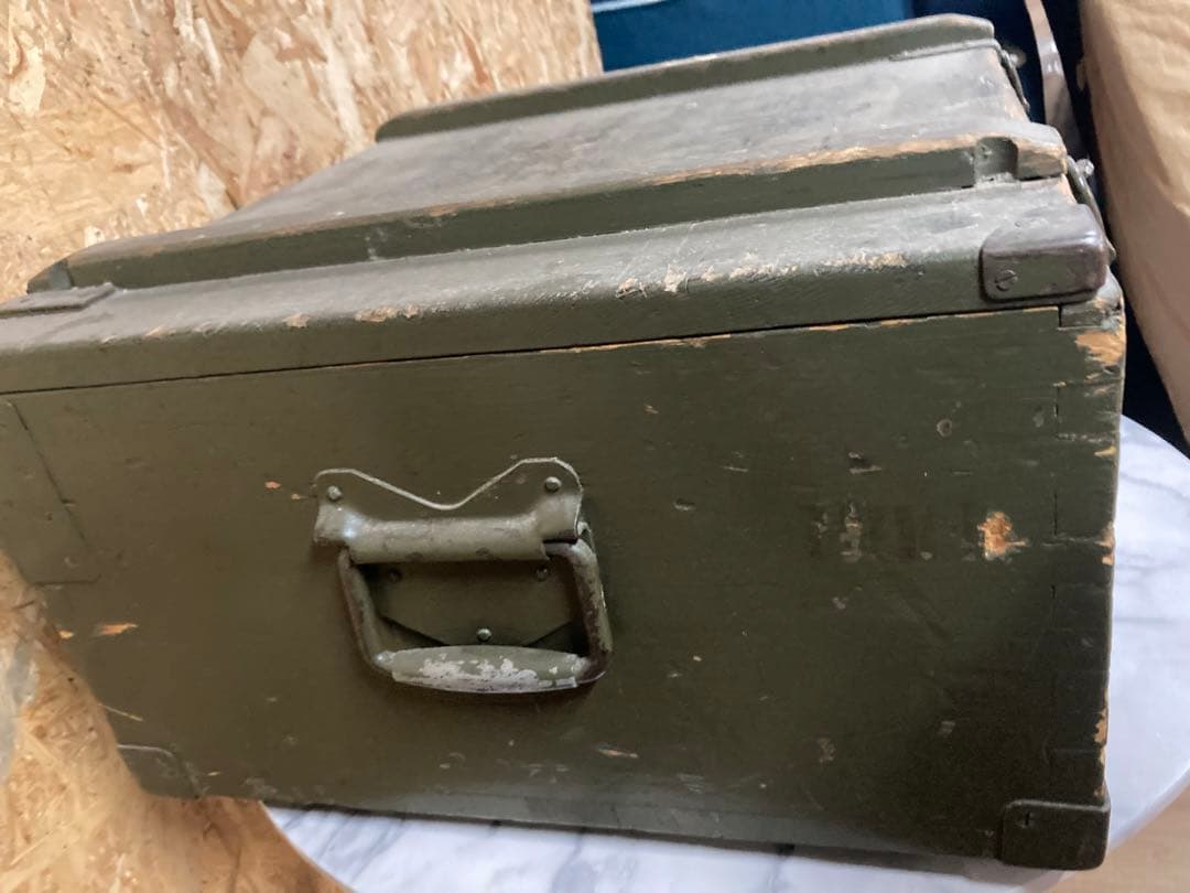 スイス Holzwerk rieder AG社　木製ミリタリーボックス。