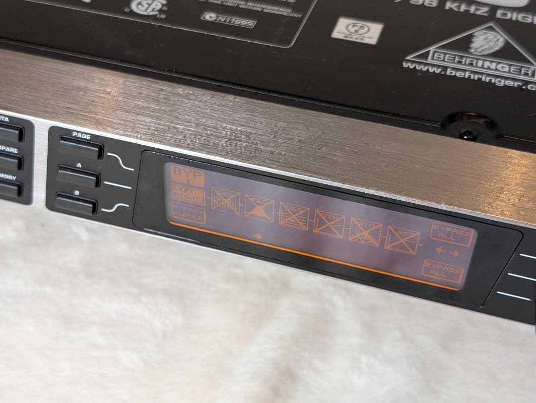 【美品USED】BEHRINGER DEQ2496