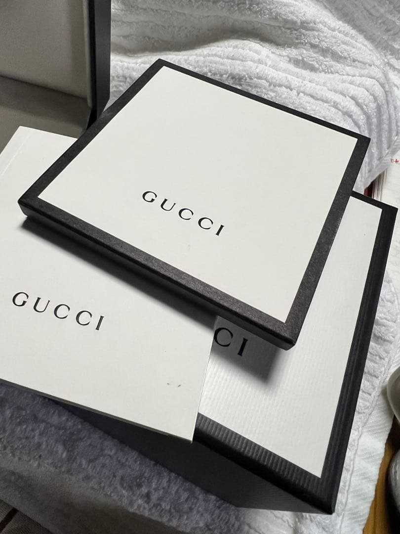 今だけ値下げGUCCI グリーン/レッド ラバーベルト時計ユニセックス
