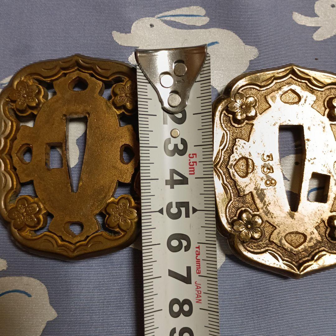 桜花模様の金属製鍔2個(軍刀用)
