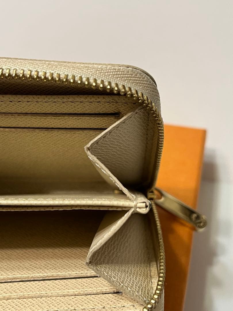 ルイヴィトン ダミエ アズール ジッピー パース コンパクトウォレット 白