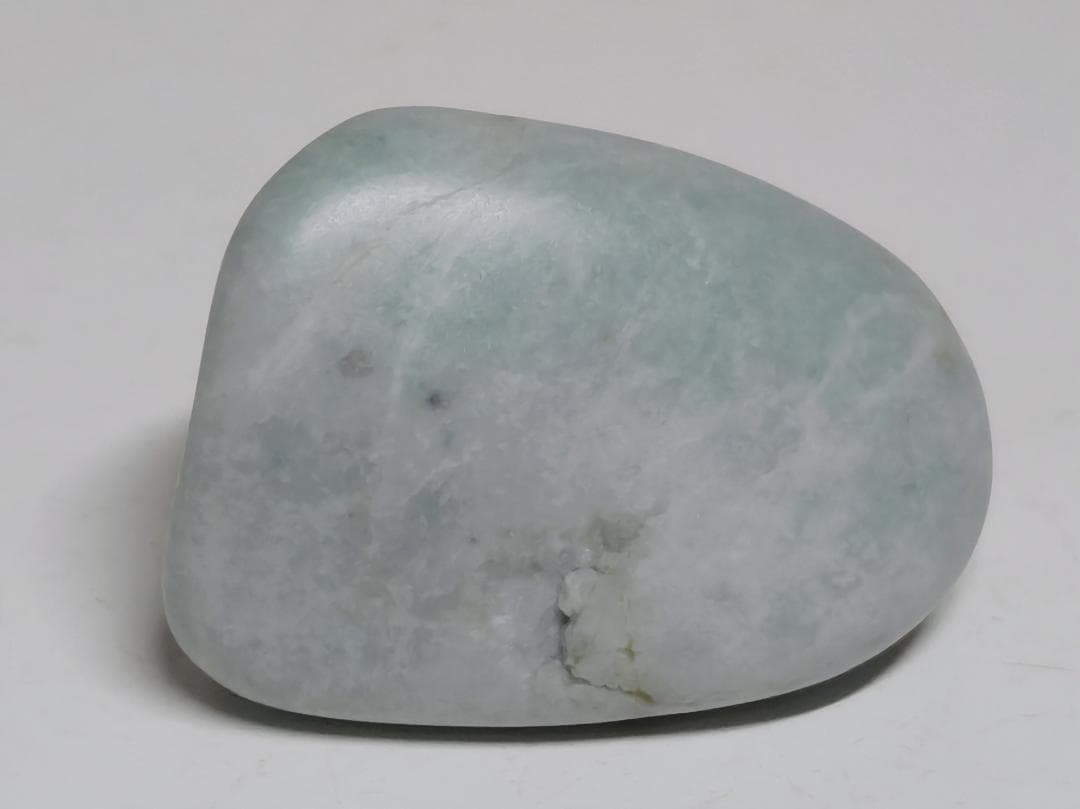 糸魚川53 翡翠 48g ヒスイ 原石 鑑賞石 自然石 誕生石 鉱物 鉱石 水石