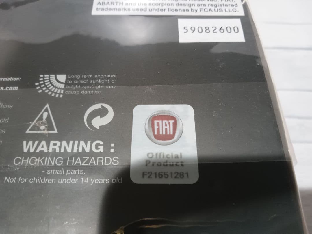 1/43 フィアット　アバルト　124スパイダー　ディーラー　ミニカー　ホワイト