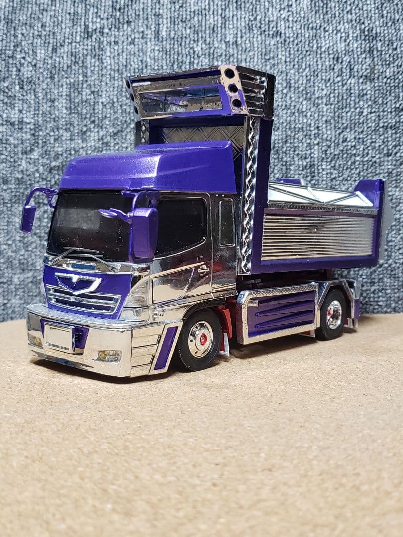 1/32アオシマデコトラプラモデル/ダンプ、2t箱車2台セット 1/32アオシマデコトラプラモデル/ダンプ、2t箱車2台セット 模型