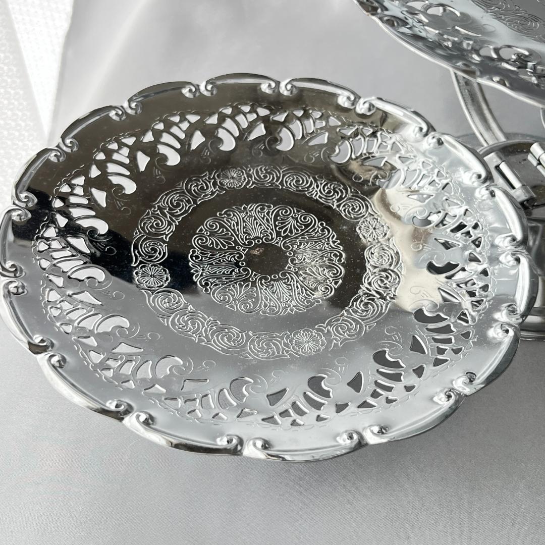 【英国】 エンボスと透かしのケーキスタンド バタフライ式