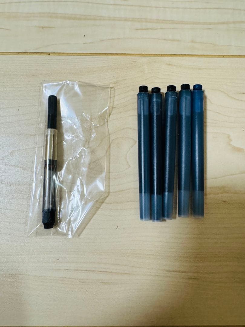 最終値下げ！！Parker 万年筆 黒色 ゴールド装飾18k インク5本セット