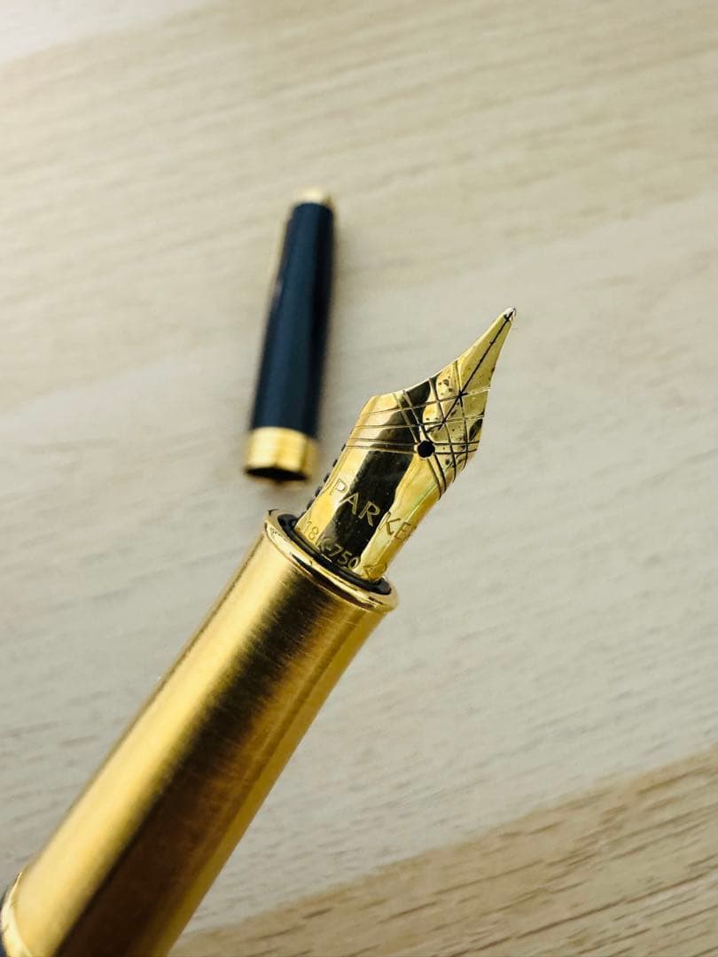 最終値下げ！！Parker 万年筆 黒色 ゴールド装飾18k インク5本セット