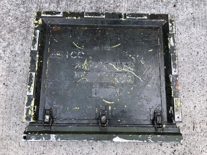 実物入手困難、激レア　自衛隊移動通信機器収納アルミBOX ミリタリー、サバゲー